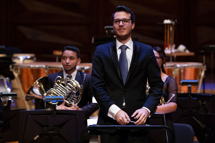 Venezuela Simon Bolivar Senfoni Orkestrası Bu Kez Genç Müzisyenler İçin Sahnede