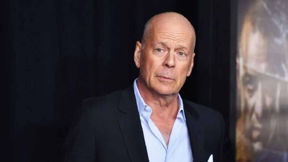 Bruce Willis Yüzünü Sattı