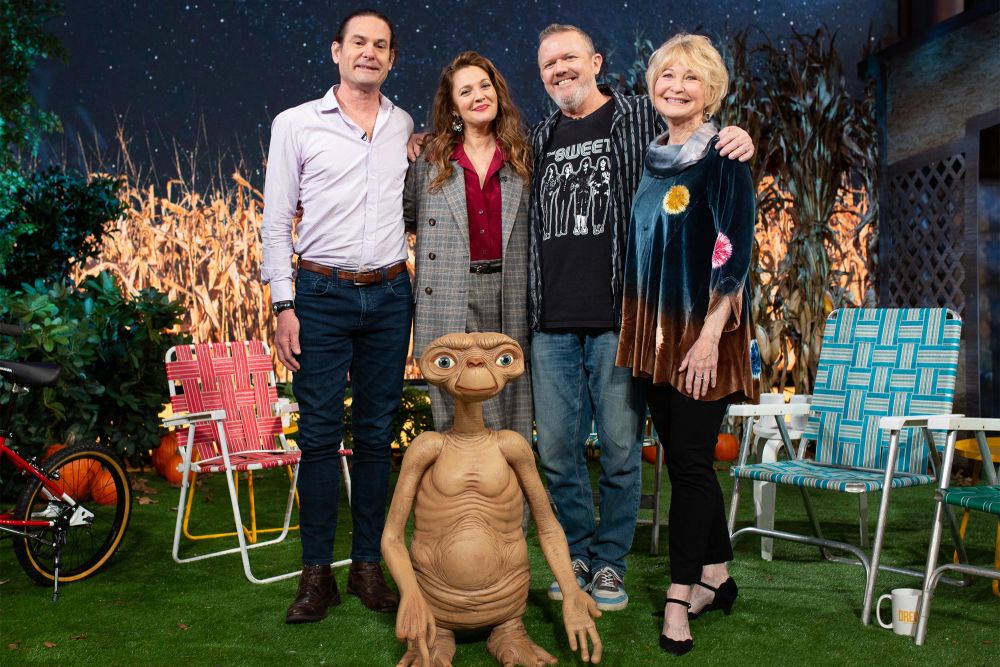 Drew Barrymore reunites cast of ET for 40th anniversaryCR: CBS